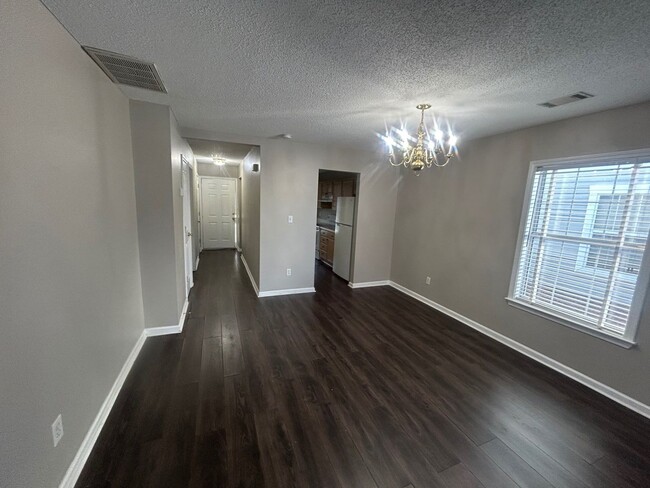 Building Photo - 122 Red Coat Ln