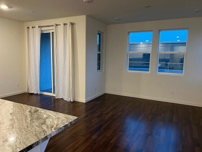 Building Photo - 3050 Lupita Pepper Walk