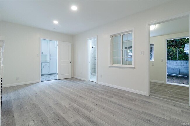 Foto del edificio - 14724 Strathern St