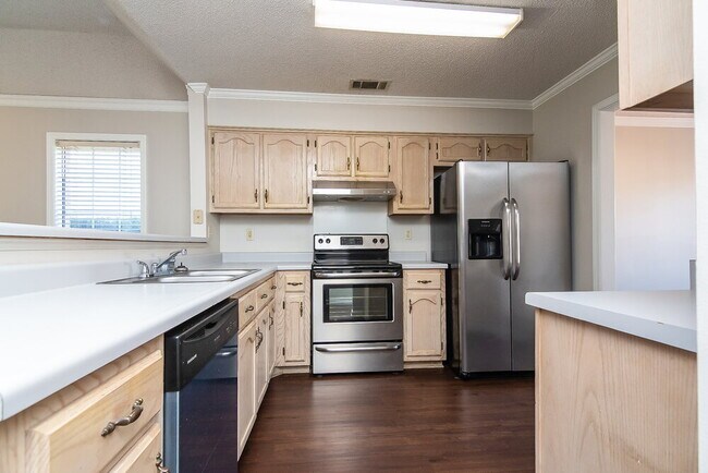 Building Photo - 2214 Lake Hill Ct