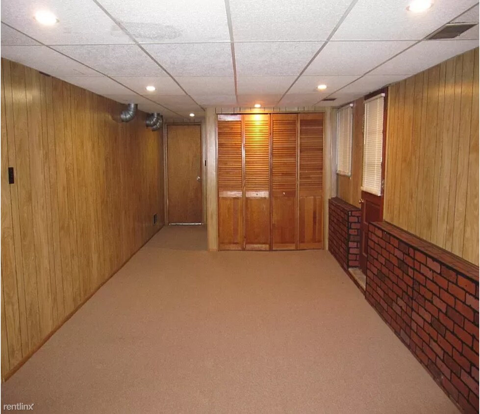 Primary Photo - 3 br, 2.5 bath House - 30 Livoli Rd