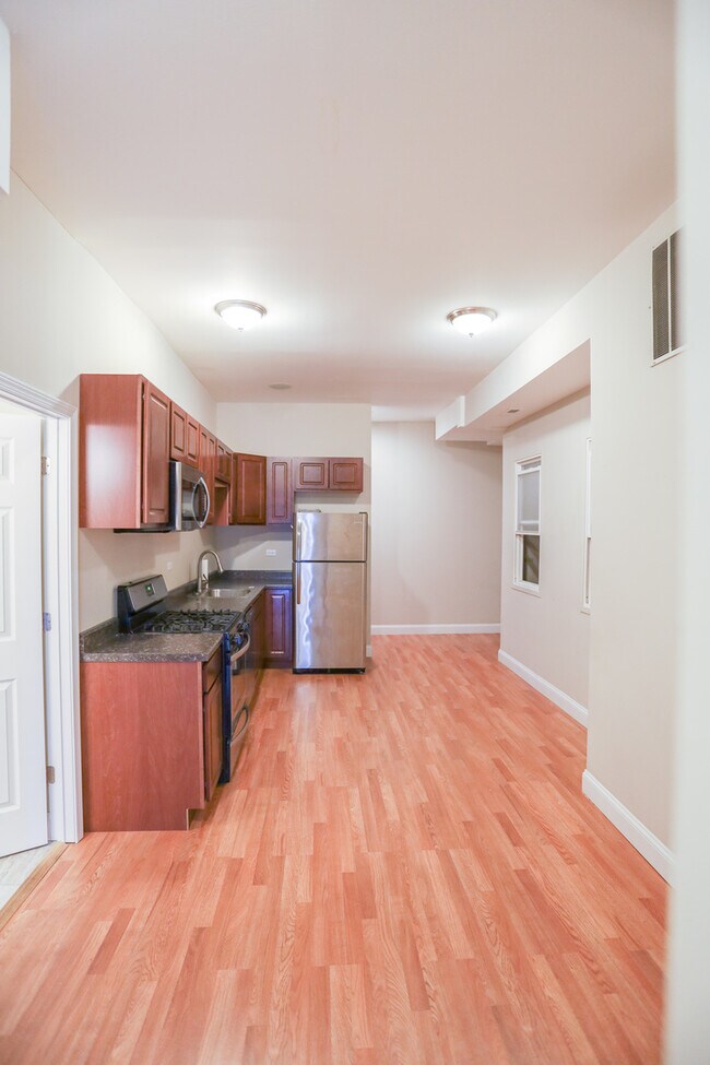 Building Photo - 1582 N Clybourn Ave