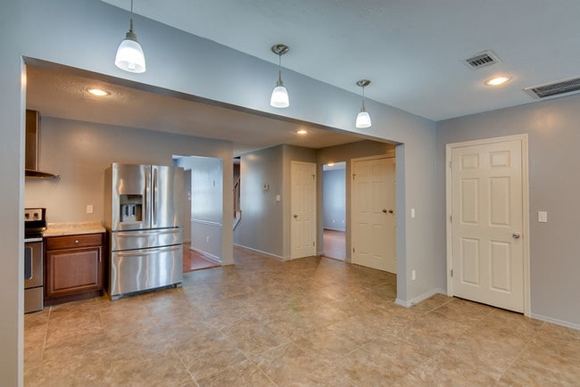 Building Photo - Gorgeous Four Bedroom Home in Martinez