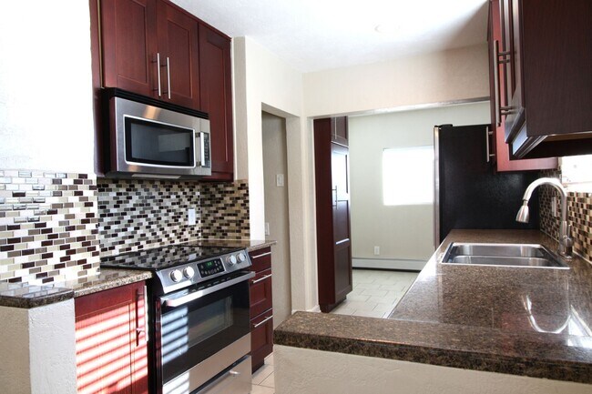 Building Photo - Updated house in great Englewood location.