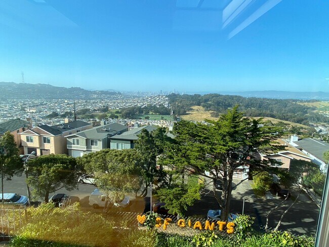 Foto del edificio - Spectacular view, 3bed 3bath Fmly rm, sun ...