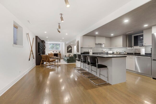 Building Photo - 2038 N Seminary Ave