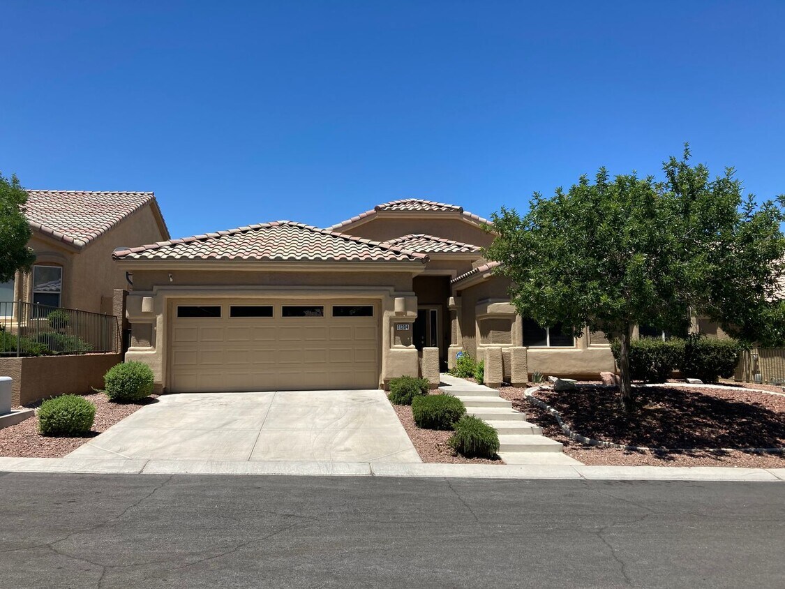Foto principal - Summerlin One-story, 3 bedroom, pool home