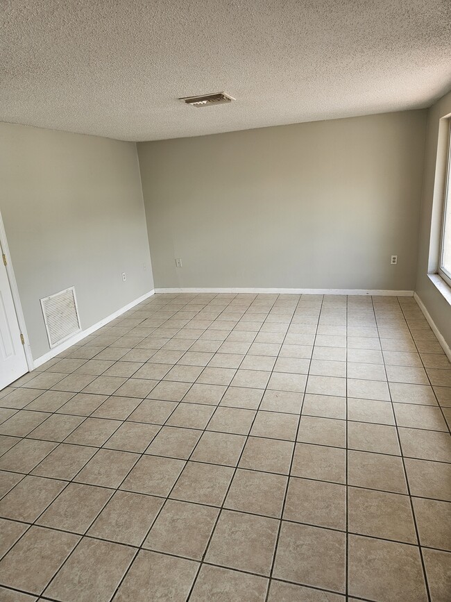 Building Photo - 6608 Chalice St