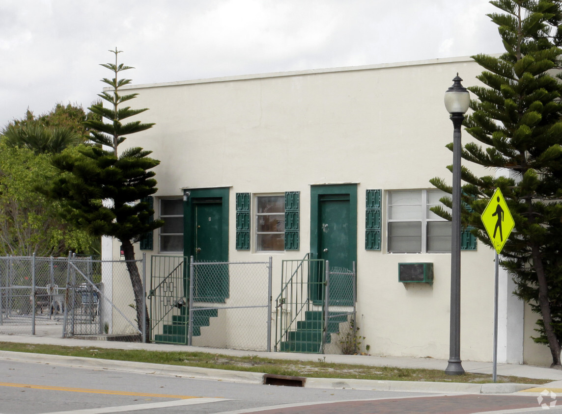 Building Photo - Spruce Apartments