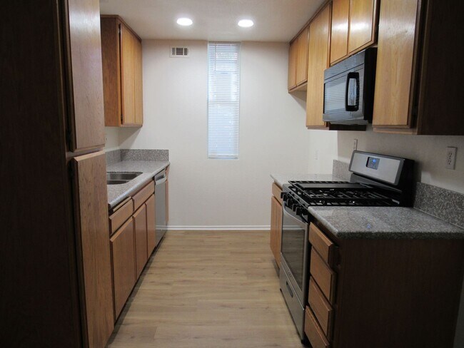 Kitchen - 2803 W Avenue K12