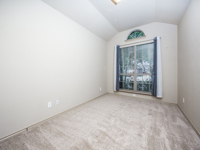 Foto del edificio - 3229 Hornbeam St