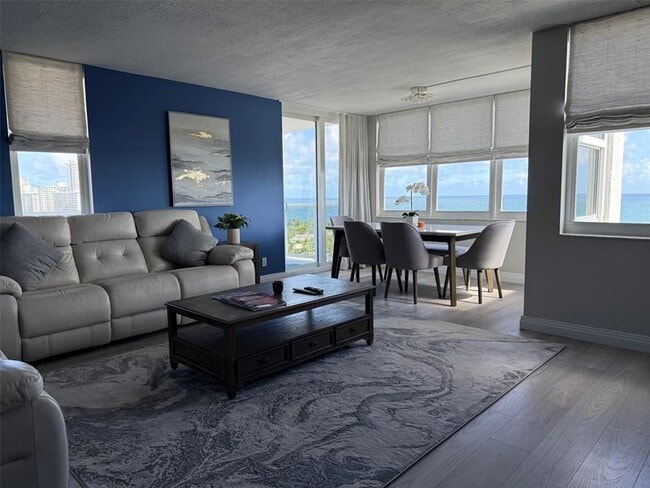 Foto del edificio - 3015 N Ocean Blvd