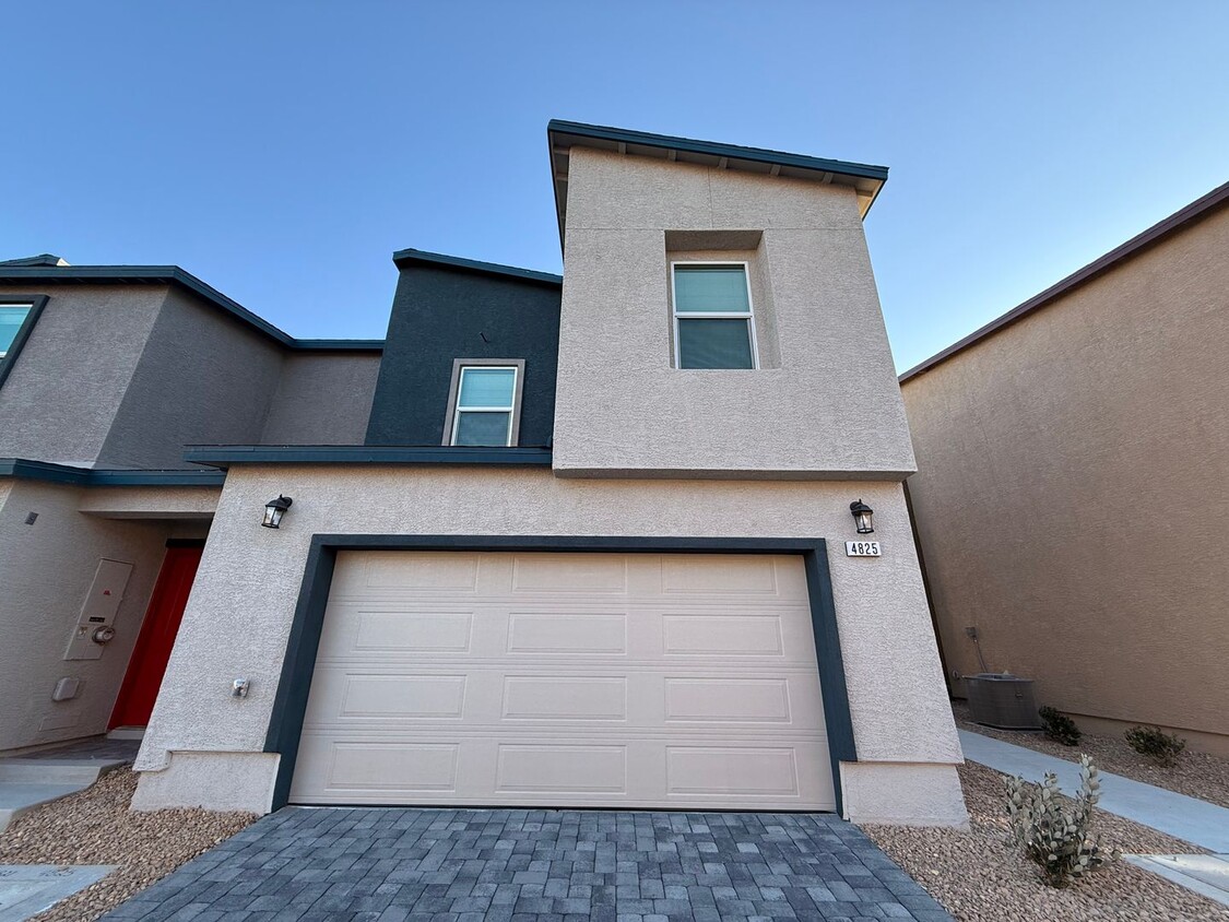 Foto principal - Brand-New Townhome for Rent in the Highly ...