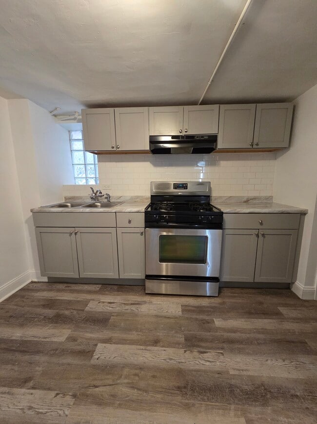 Building Photo - 2740 W 73rd St