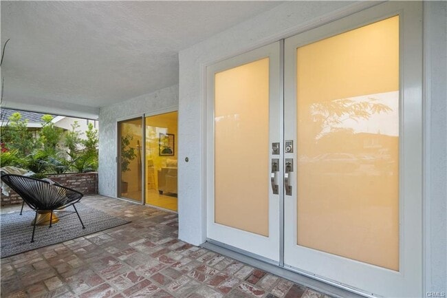 Building Photo - Encino Cul-De-Sac Lease with Private Outdoor Sauna & Designer Upgrades