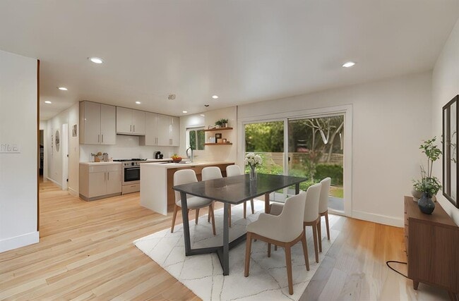 Foto del edificio - 300 Lightsey Rd