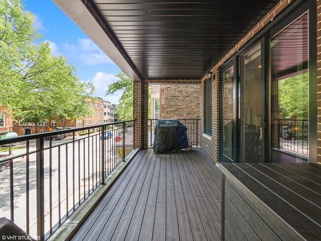 Building Photo - 3706 N Damen Ave