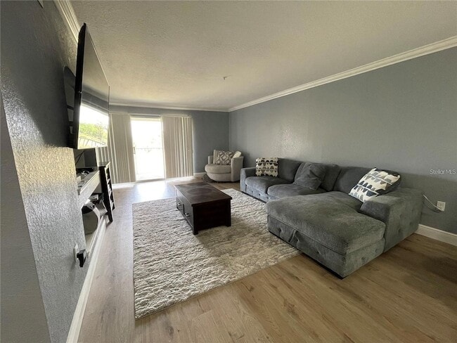 Building Photo - 13905 Fairway Island Dr