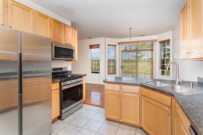Building Photo - 593 Springbrook Trail N