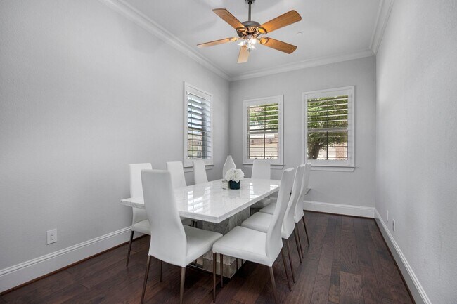 Foto del edificio - 726 Imperial Blvd