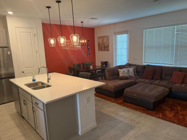 Foto del edificio - 1553 Discovery St