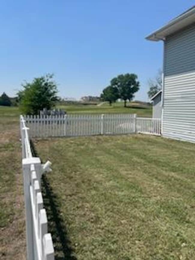 Building Photo - Highland Golf  Course Rental