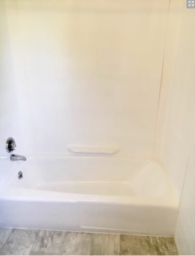 bath - 24 Hobart Ln