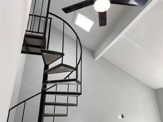 Building Photo - 7215 Holly Hill Dr