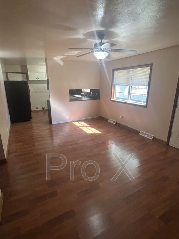 Foto del edificio - 601-607 Meadowmere