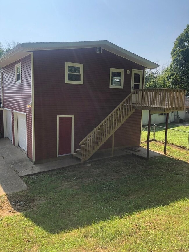 Building Photo - 3331 N Valleyview Dr