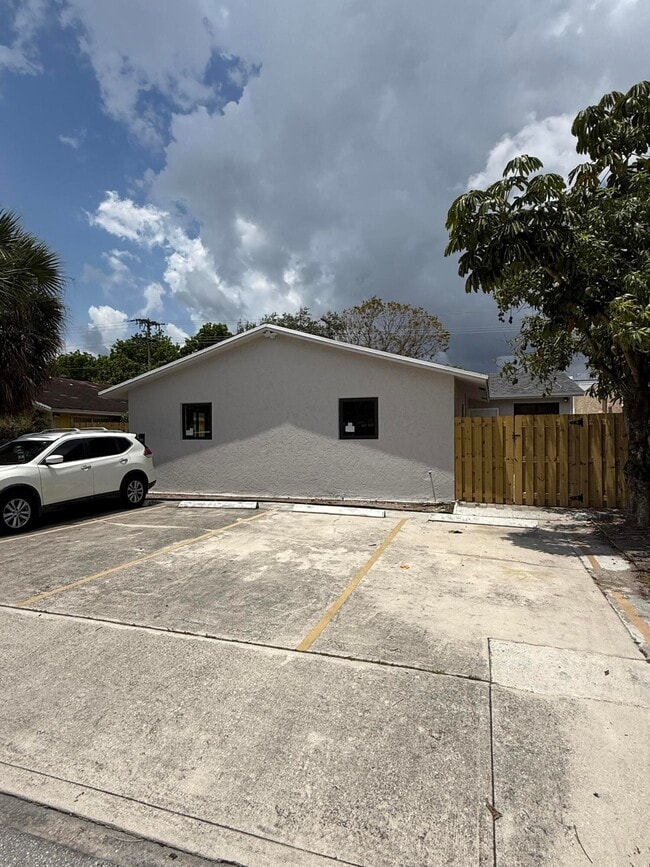 Building Photo - 1609 N J St