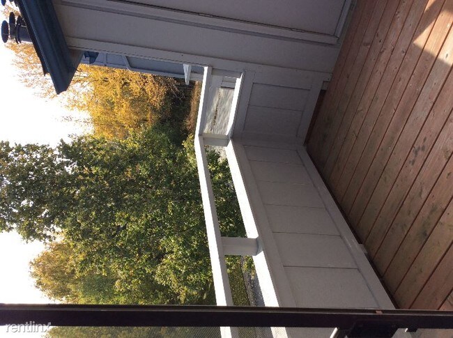 Building Photo - 1611 Eastridge Dr