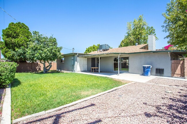 Building Photo - Remodeled 5 bedroom, 4 bathroom home with ...