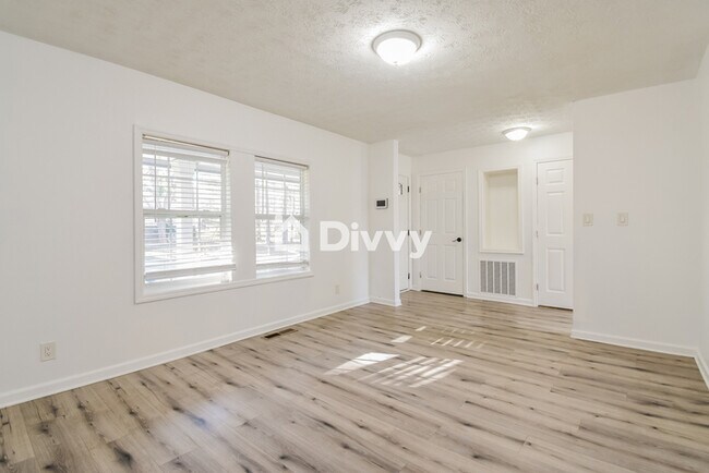 Building Photo - 9006 Gatewood Dr, Jonesboro, GA 30238
