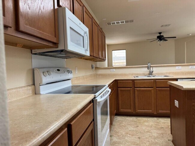 Building Photo - 4526 Darien Vista