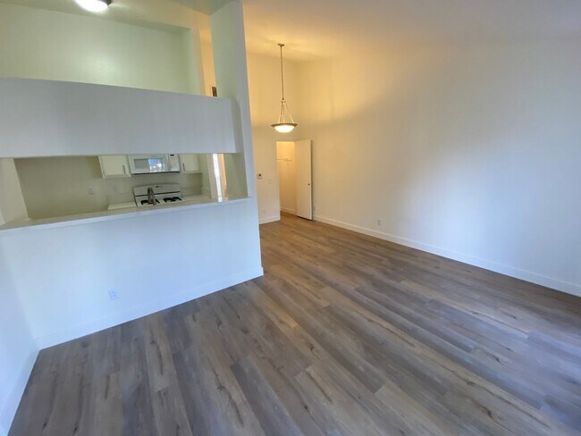 Foto del edificio - 15520 Foothill Blvd