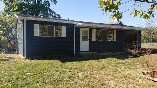 Building Photo - 1200 Parkway Dr