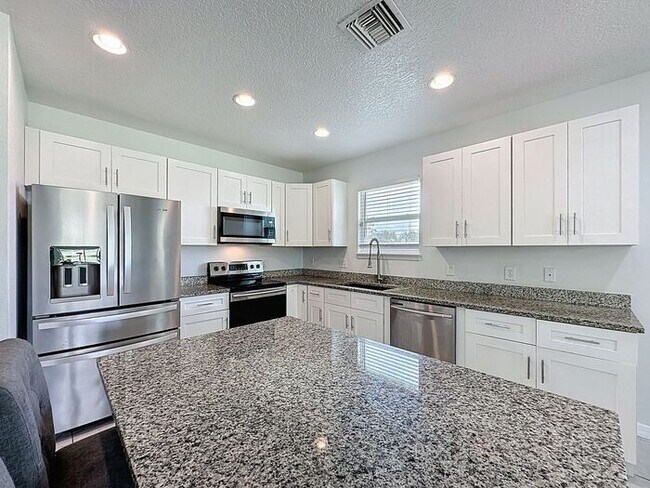 Foto del edificio - FURNISHED HOME IN THE GATED COMMUNITY OF T...
