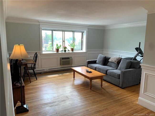 Foto del edificio - 1700 Broadbridge Ave