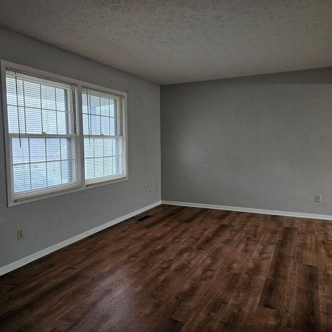Foto del edificio - 1252 Colonial Dr