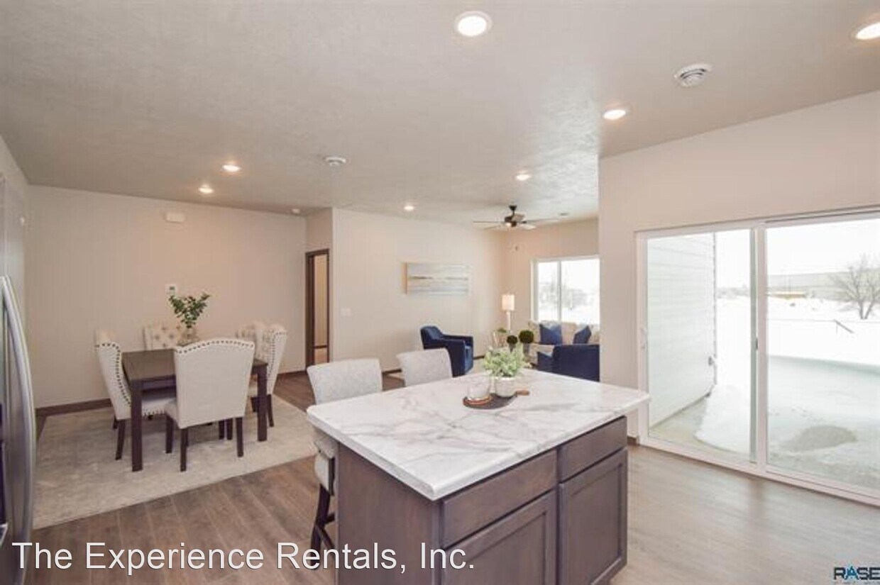 Foto principal - 2 br, 2 bath House - 6205 S Alki