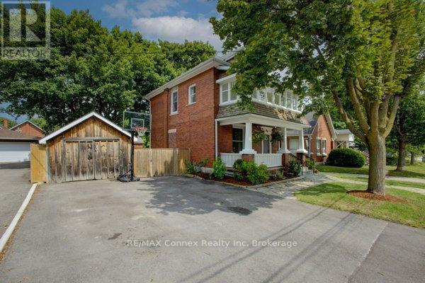 Photo du bâtiment - 120 Harris St