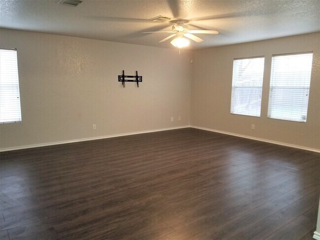 Building Photo - 5542 Spring Day