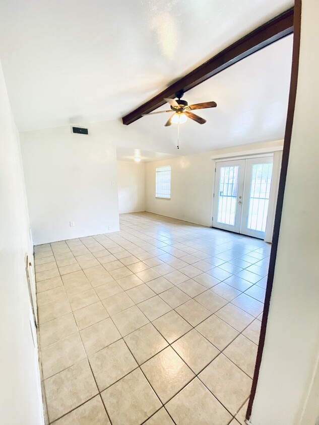 Living Room and Breakfast room - 4010 Heatherbrook Dr