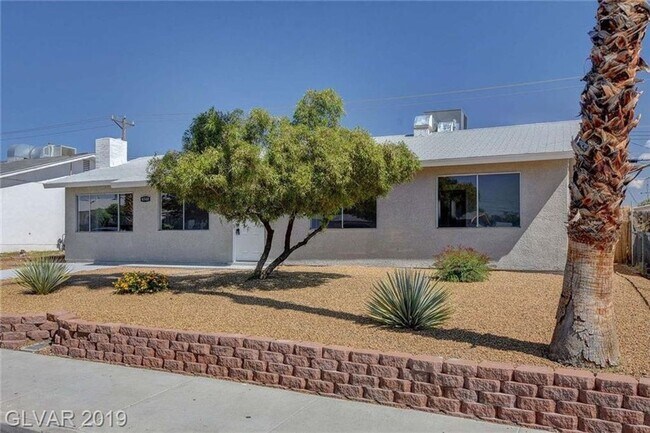 Building Photo - Single Family Home