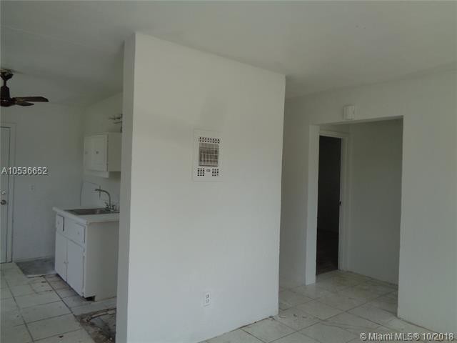 Building Photo - 2437 NW 9th St  2437