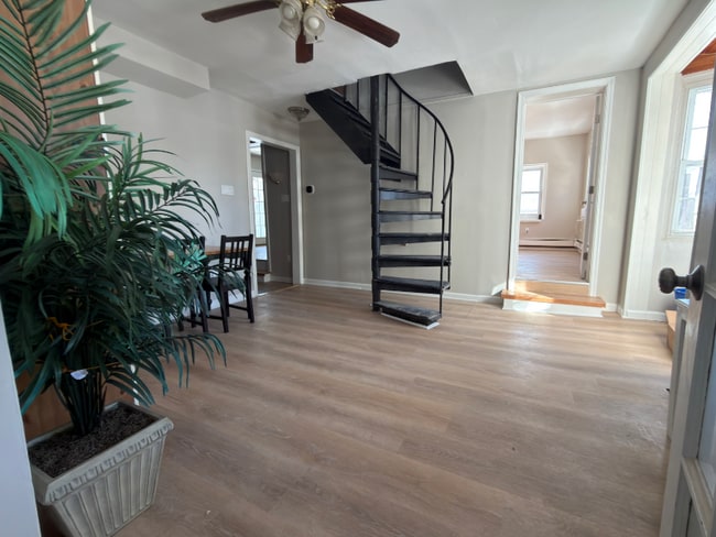 Foto del edificio - 4377 Pechin St