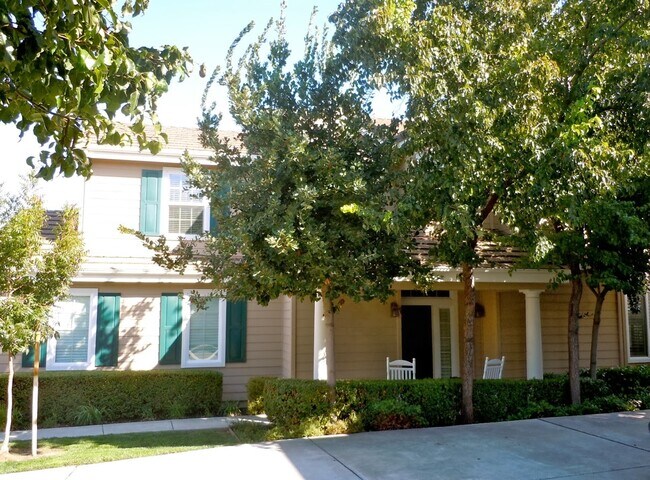 Foto del edificio - 4090 Callaway Pl