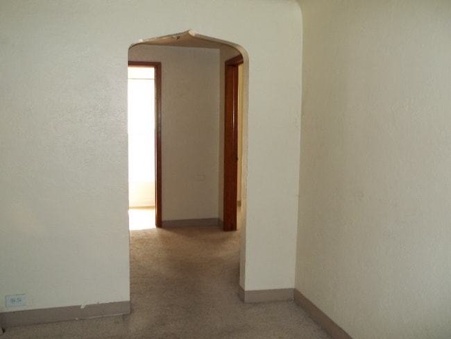 Building Photo - 410 E Kentucky Ave