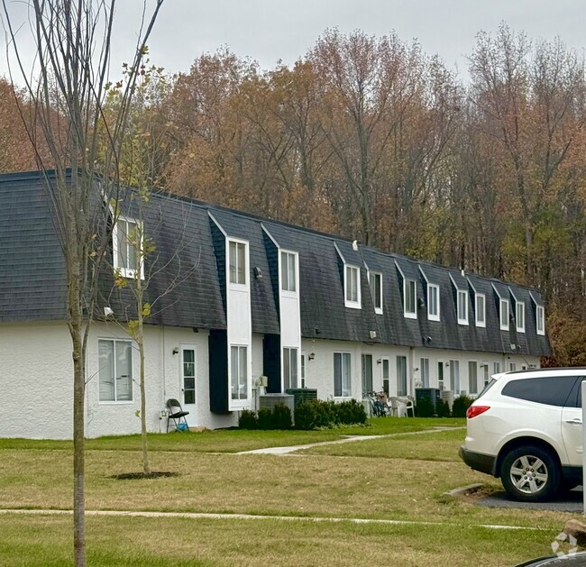 Building Photo - Windsor Forest Townhomes